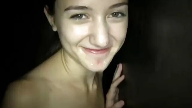 La nana le suce, puis le mec commence à la baiser film x amateur complet bien au fond de sa mandibule