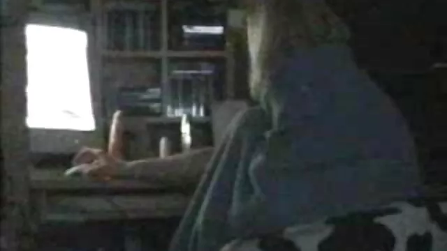 Une jeune film francais x amateur fille était enthousiasmée par les images d'un magazine