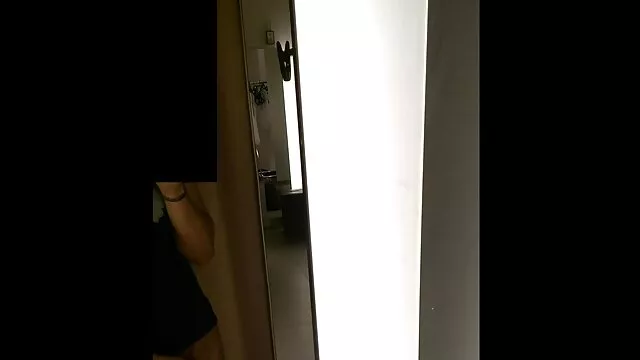 Des copines insatiables adorent se faire film x amateur allemand dorloter avec un long géant en silicone