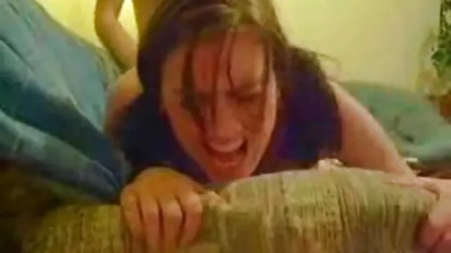 Sale salope aux gros traites se fait défoncer video x amateur francais gratuit par leurs grosses bites par deux mecs dépravés