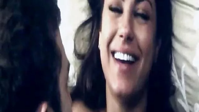 Le professeur de mathématiques a baisé durement un jeune étudiant avec une belle chatte rasée, des seins élastiques. Le film x amateur belge professeur met furieusement son énorme bite dans sa bouche, jusqu'à la gorge même