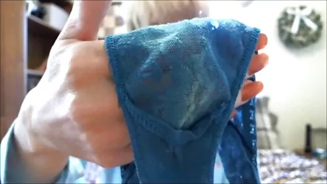 Deux beautés juteuses, décidant courageusement de servir toute une foule de film porno amateurs français mecs excités, s'abandonnent avec passion à leurs mains lubriques et chaudes et subissent immédiatement un gang bang brutal dans tous leurs trous humides