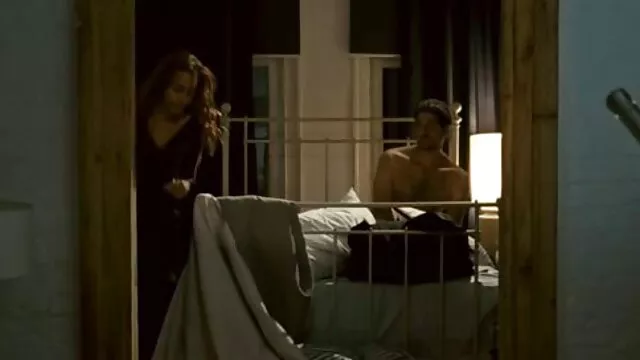 Les étudiants ont organisé un film porno francais amateur gratuit scandale sexuel sous la forme d'une fête. Trois beautés sont à genoux et ouvrent la bouche pour lécher le cul des autres filles avec leur langue, une orgie dans l'auberge pour femmes