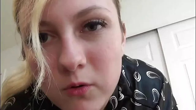 Une brune mature aux gros seins baise film x francais amateur sur le simulateur et suce une bite