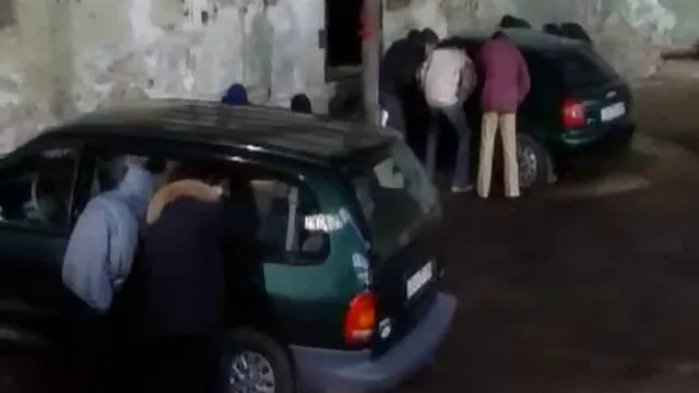 Il y a deux chiennes géniales sur le lit, elles se caressent, s'embrassent, se lèchent les chattes, video xxx amateur francais puis l'une d'elles met un strapon et commence à baiser sa copine fort