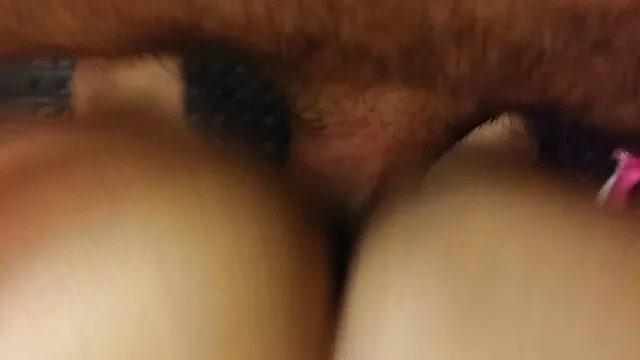 Jolie brune suce une film porno amateur allemand grosse bite