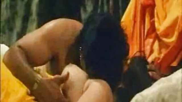 Little film x français gratuit amateur Tiny Tyler baise avec deux mecs et gémit après une double pénétration