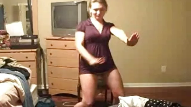 Un bébé mignon avec un corps élastique baise en anal film porno amateur complet