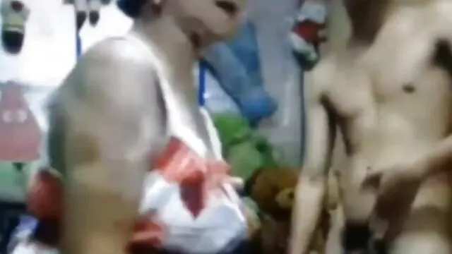 Le mec a emmené la fille dans la film porno gratuit amateur nature et l'a baisée en levrette