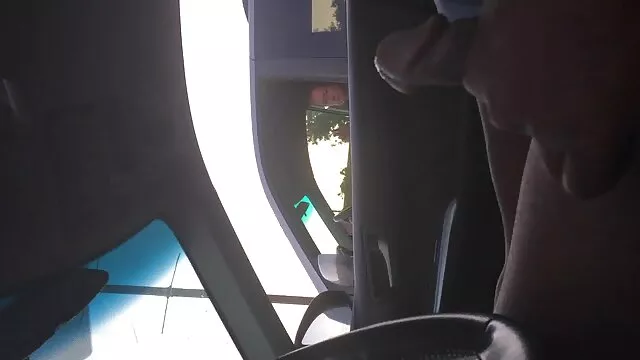 Des lesbiennes chaudes et sexy s'ébattent sur le lit. Après avoir mis la copine dans le cancer, la salope lèche sa chatte rose et la pilonne avec film x amateur complet un vibromasseur épais