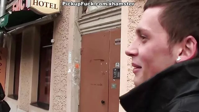 Si quelqu'un aime le fist anal dur, ce n'est que cette beauté, dont le film porno amateur française cul aime de telles surprises. La copine arrangera la pénétration du stylo dans son cul, ce qui rendra la brune complètement ravie