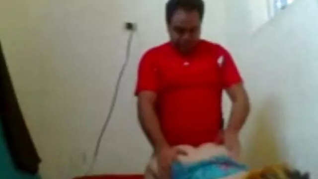 Un mec est bon xxx français amateur pour trois chiennes