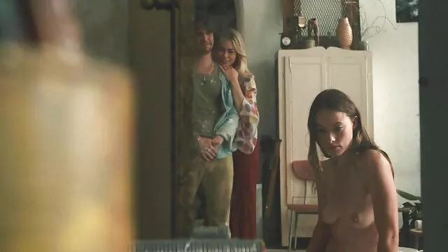 Les film porno amateur en francais lesbiennes mignonnes Maggie et Kelly avec de gros seins et des culs baisent avec de petits jouets