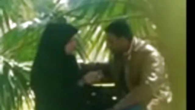 Des salopes dépravées et lubriques baisent dans la rue, dans le film x amateur gratuit francais bus, dans les parcs et les places, elles sont excitées par le fait que des centaines de personnes regardent les chiennes sucer, baiser et avaler du sperme
