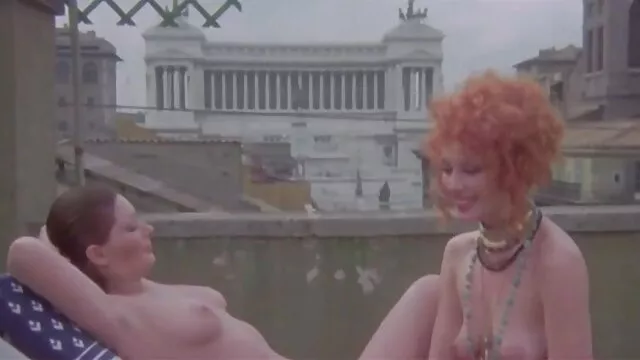 Maman mature film porno amateurs français a sorti un strapon et a baisé un jeune voisin