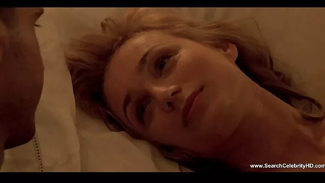 L'opératrice de ce casting porno video x amateur francais gratuit est une brune juteuse aux penchants lesbiens. Elle teste les candidats selon son principe, se laisse lécher la chatte et regarde comment les chiennes font face à un gode épais