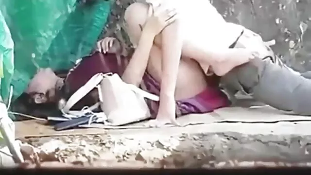 Jeune extrait video porno amateur brune a une double pénétration