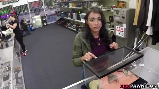 Le mec a léché la chatte de la blonde film amateur porno gratuit et lui a donné du sperme