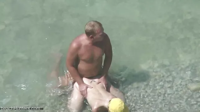 Une belle salope baise avec un client film porno français amateurs