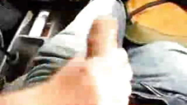 Poussin bronzé et mince xxx français amateur baise avec un mec