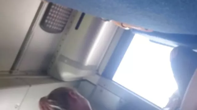 Une lesbienne se doigte la chatte et lèche le cul amateur xxx francais de son amie