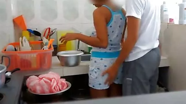 Deux grosses blondes film x français gratuit amateur appétissantes chevauchent une grosse bite noire et baisent avec lui