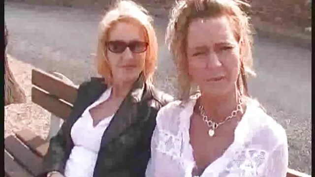 Diamond Kitty et film porno amateur française Lily Labeau baisent leurs culs