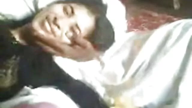 Jeune femme de chambre baise avec le film gratuit amateur porno propriétaire, partie 1