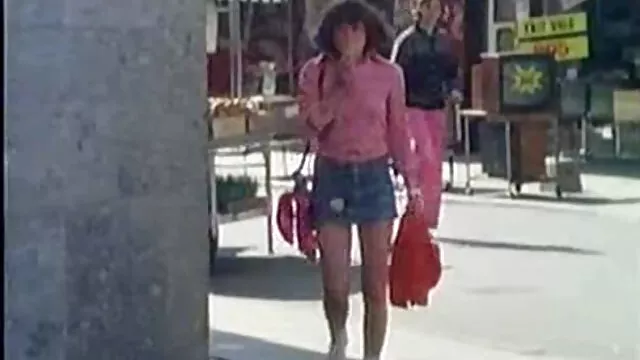 La fille aux cheveux roux amène son black bien-aimé chez elle et rencontre sa mère, qui décide de vérifier les talents sexuels d'un gendre potentiel et, avec une fille intriguée, essaie sa grosse film x francais amateur gratuit bite dans sa bouche