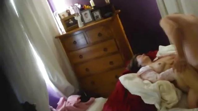 Une jeune salope aide son amie à film amateur porno gratuit jouir avec sa langue