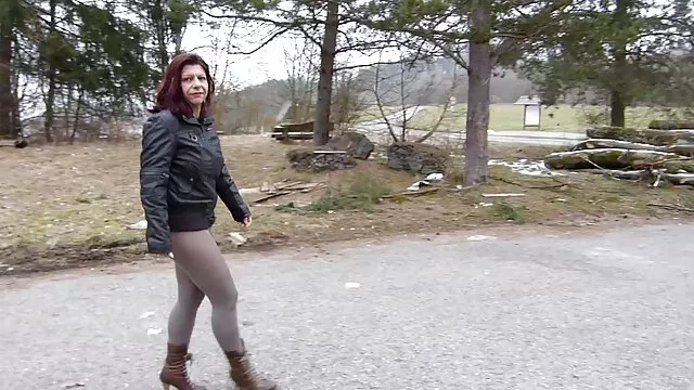 La jeune Julia se fait extrait video porno amateur sodomiser