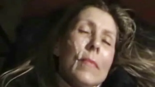Maigre bébé Rachel James caresse la chatte, suce une bite et baise film porno français amateurs