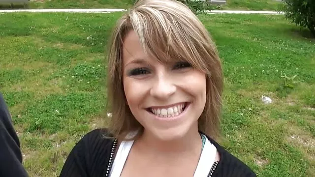 La teen brune Sandra Brown a faim film porno amateur français gratuit de DP
