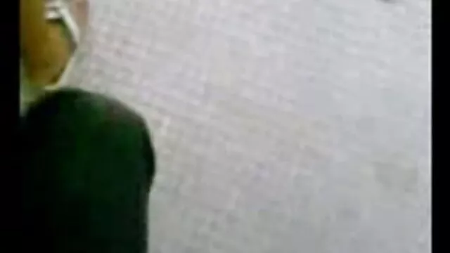 Le xxx français amateur mec filme sa copine à pleines dents devant la caméra