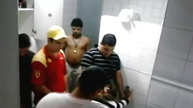 Negro baise une chienne blanche dans un film porno amateur français hôtel