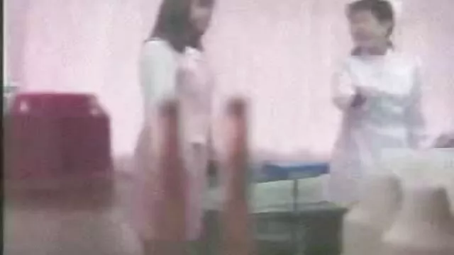 Une jeune sorcière aux cheveux roux baise et caresse le clitoris pendant le sexe anal. film porno français amateurs