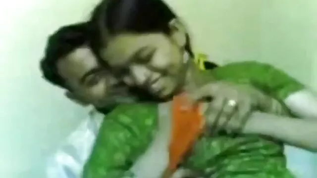 Deux strip-teaseuses avec leurs grosses bites baisent une asiatique aux gros seins sur scène. La garce se fait baiser dans la bouche, puis le cul, et en signe de gratitude, son joli visage se fait couler sous la pression du film porno amateur français sperme