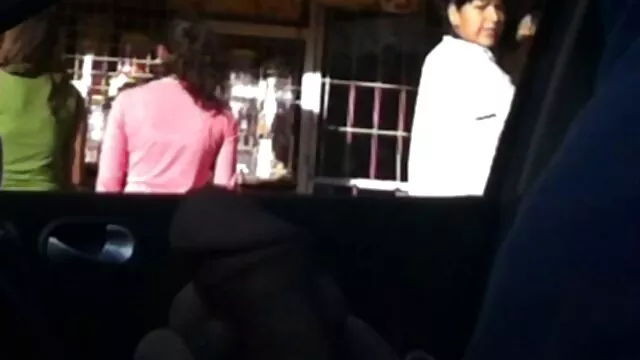 Un mec barbu film x francais amateur et lubrique baise deux jolies filles asiatiques
